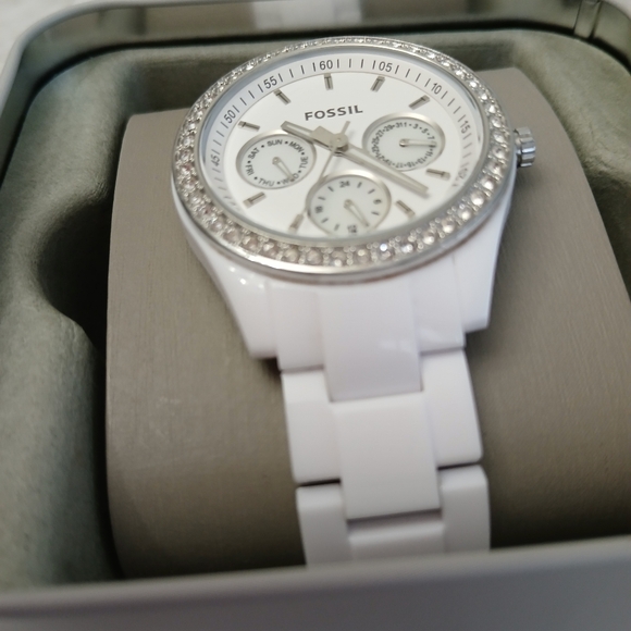 Fossil boyfriend watch with fossil tin packaging - Picture 4 of 4
